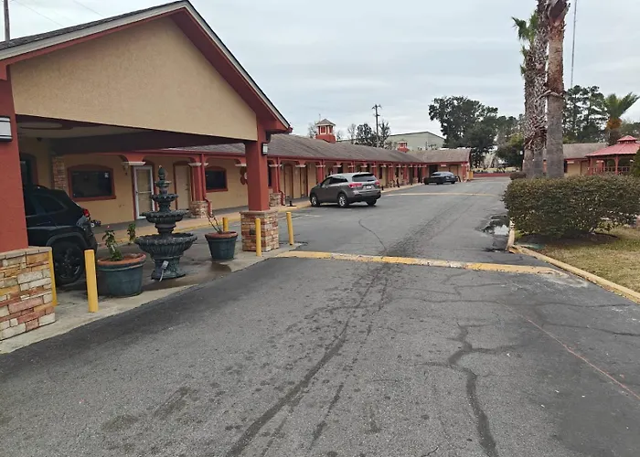 Deluxe Inn - Savannah