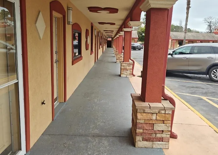 Deluxe Inn - Savannah