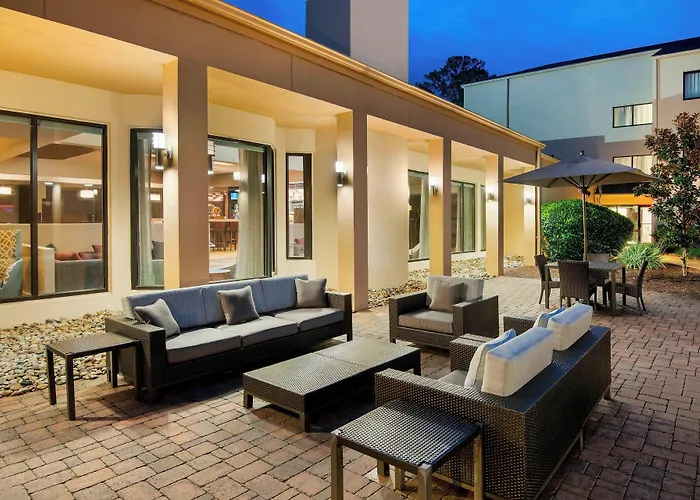 Courtyard By Marriott Savannah Midtown