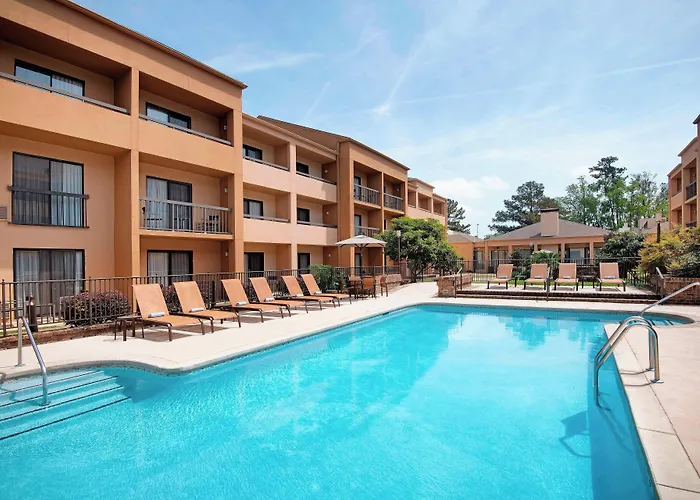 Courtyard By Marriott Savannah Midtown