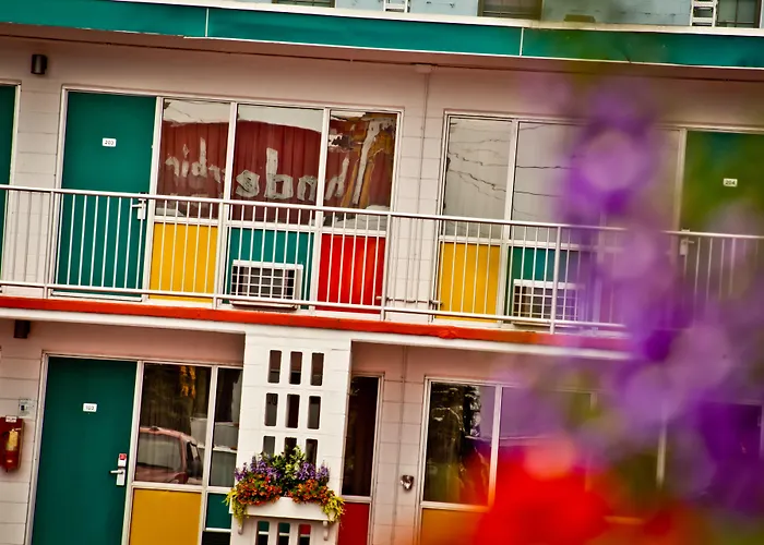 The Thunderbird Inn Savannah