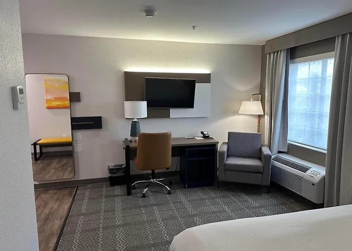 Comfort Inn & Suites Savannah Airport