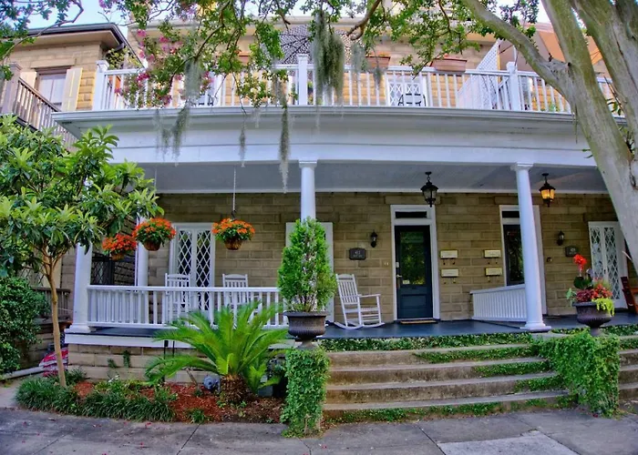 Downtown Savannah Oasis